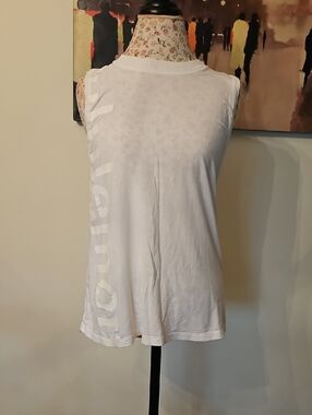 Lululemon White Sleeveless Women’s Tank Top . Size S-M